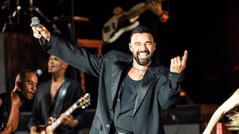Lanzan gas lacrimógeno a Ricky Martin durante su concierto en Montenegro