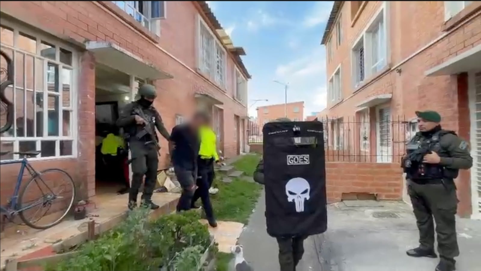 La Policía Nacional capturó en Soacha a alias Alex por delitos sexuales contra menores y rescató a su hijastra de siete años durante el operativo - crédito Policía Nacional
