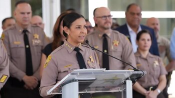 Rosie Cordero-Stutz busca recursos para cubrir 150 vacantes y ampliar la presencia policial en Miami-Dade