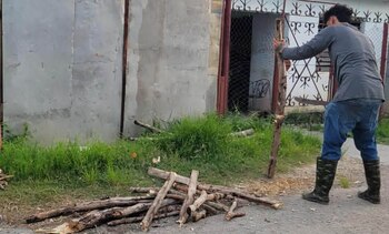 Cocinando en la calle - Familias cubanas sin gas licuado, Cuba - Cortesia Food monitor program