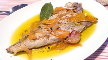 Ventresca de bonito en escabeche, una receta fácil y saludable para aprovechar el pescado azul del verano