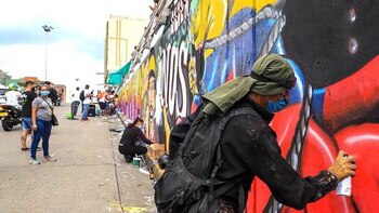 Polémica por grafitis llega a