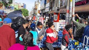 Aglomeración de personas durante compras
