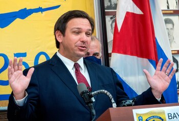 El gobernador de Florida Ron Desantis. EFE/EPA/CRISTOBAL HERRERA-ULASHKEVICH/Archivo