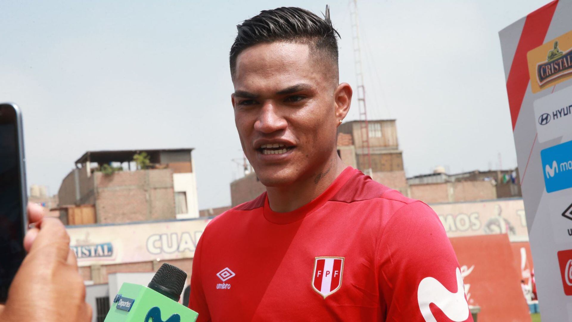 La modelo relató que su primer contacto con Santamaría ocurrió en su entorno laboral. La conversación fluyó entre amigos, sin coqueteos ni insinuaciones, y la relación quedó ahí. (Andina)