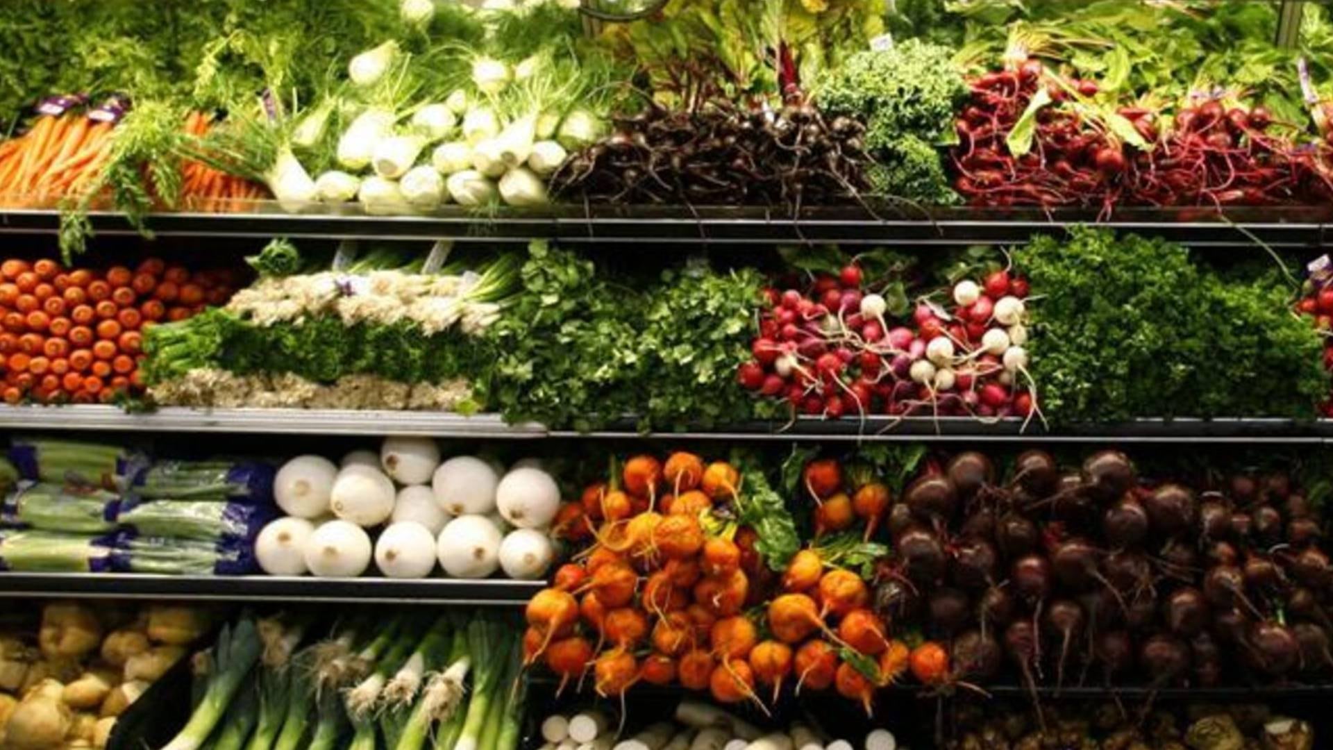 El uso intensivo de fertilizantes químicos y monocultivo después de la Segunda Guerra Mundial cambió la calidad de los suelos y de los alimentos (Reuters)