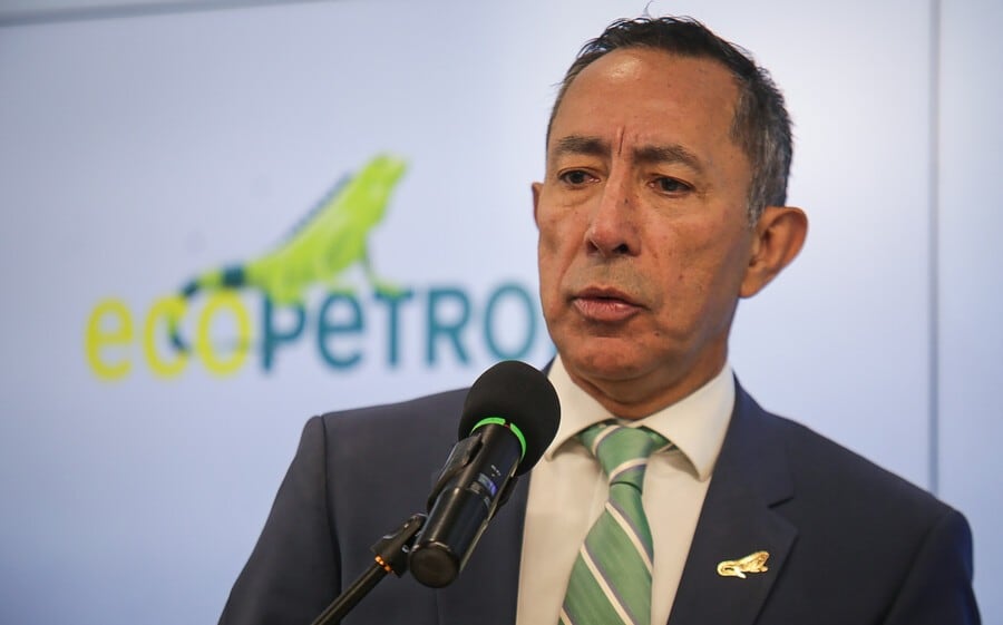 La audiencia, celebrada en Bogotá, aborda la intervención directa del ejecutivo en una transacción inmobiliaria, en la que se le atribuye la oferta de un cargo corporativo al exuniformado que vendió el apartamento - crédito Cristian Bayona/Colprensa