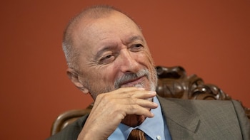 Pérez-Reverte aplaza el ciclo sobre