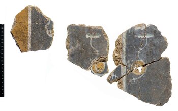 Fragmentos decorados con figuras de