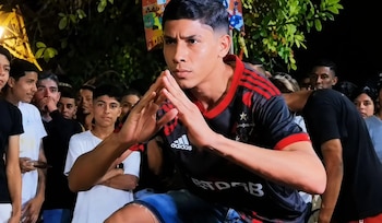 La tendencia de farmear aura se volvió viral en redes sociales con batallas en las que los gestos, las poses y la actitud definen quién suma más carisma.