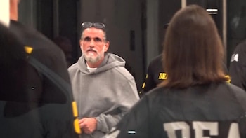 Alex Saab arribó a un aeropuerto de Miami tras ser deportado de Venezuela: fue escoltado por agentes de la DEA