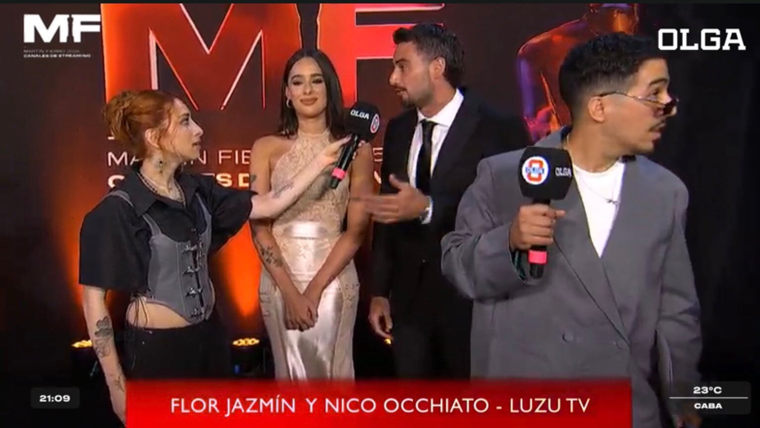 La llegada sobre la hora de los integrantes de Luzu obligó a acelerar entrevistas y fotos en la alfombra roja de los premios