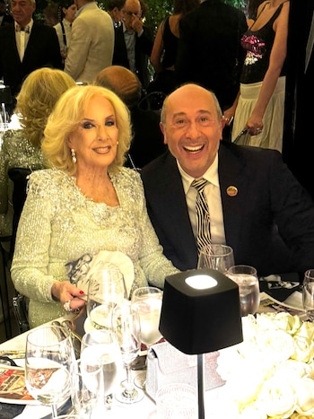 Mirtha Legrand junto a Claudio