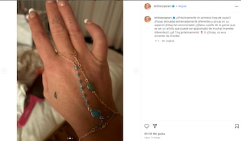 Britney Spears lució su joyería,