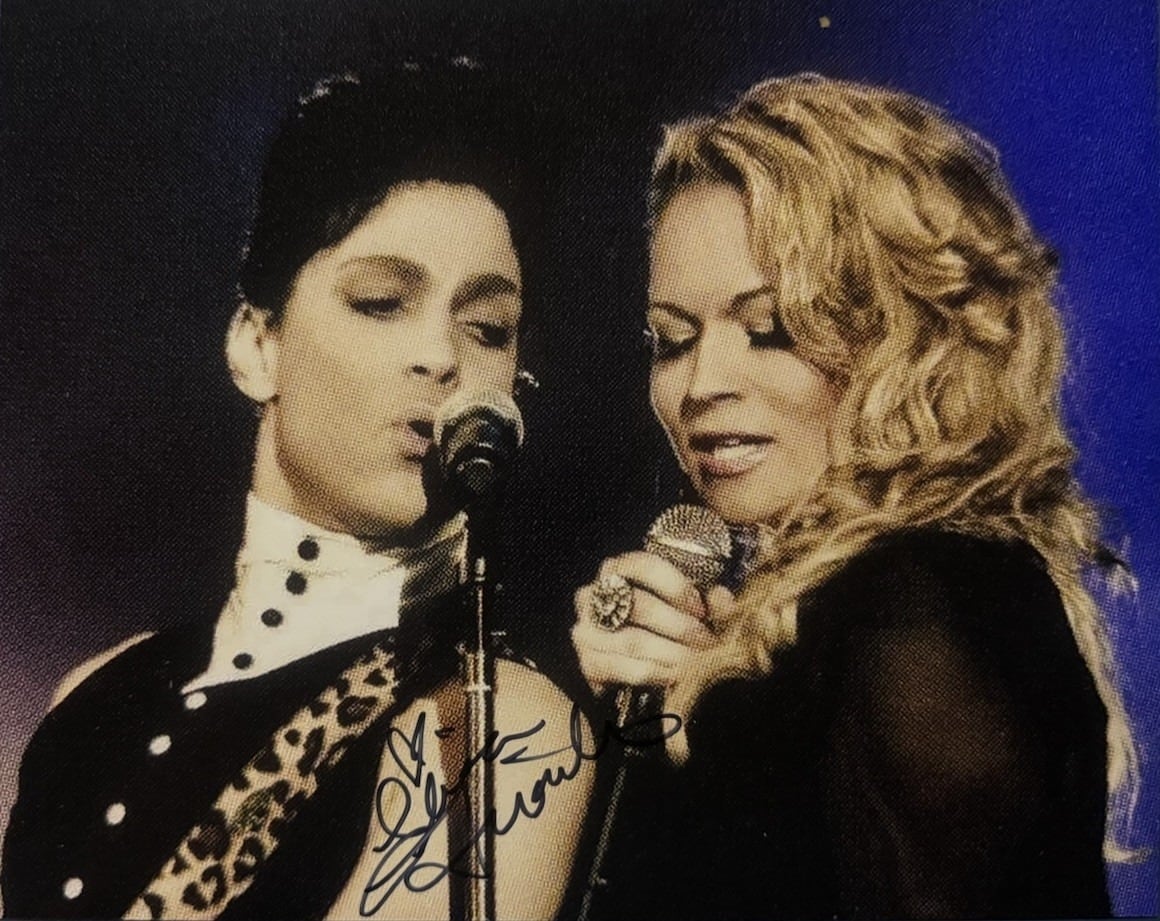 Elisa Fiorillo trabajó junto a Prince y también fue su pareja sentimental (eBay)