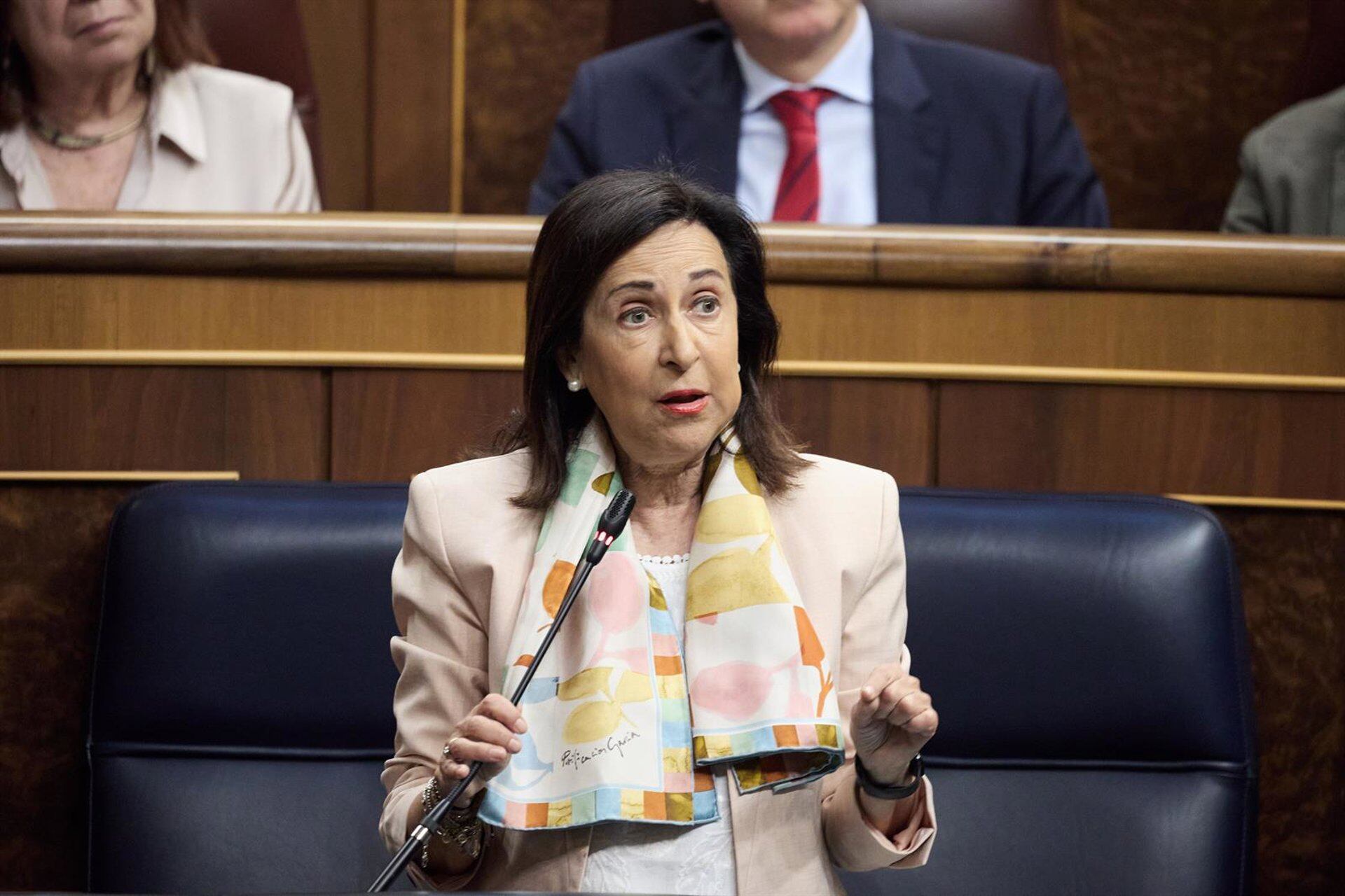 18/06/2025 La ministra de Defensa, Margarita Robles, interviene durante una sesión de control al Gobierno, en el Congreso de los Diputados, a 18 de junio de 2025, en Madrid (España). Sánchez participa en la sesión de control al Gobierno de hoy para responder a las preguntas de los grupos parlamentarios tras aplazarse la conferencia de la ONU de Nueva York a la que tenía previsto asistir. La sesión está centrada en la crisis abierta en el PSOE tras la revelación del informe de la UCO que apunta al ya ex secretario de Organización del PSOE, Santos Cerdán, como figura clave en el caso Kolo y la presunta trama de comisiones ilegales en obras públicas.POLITICA Jesús Hellín - Europa Press