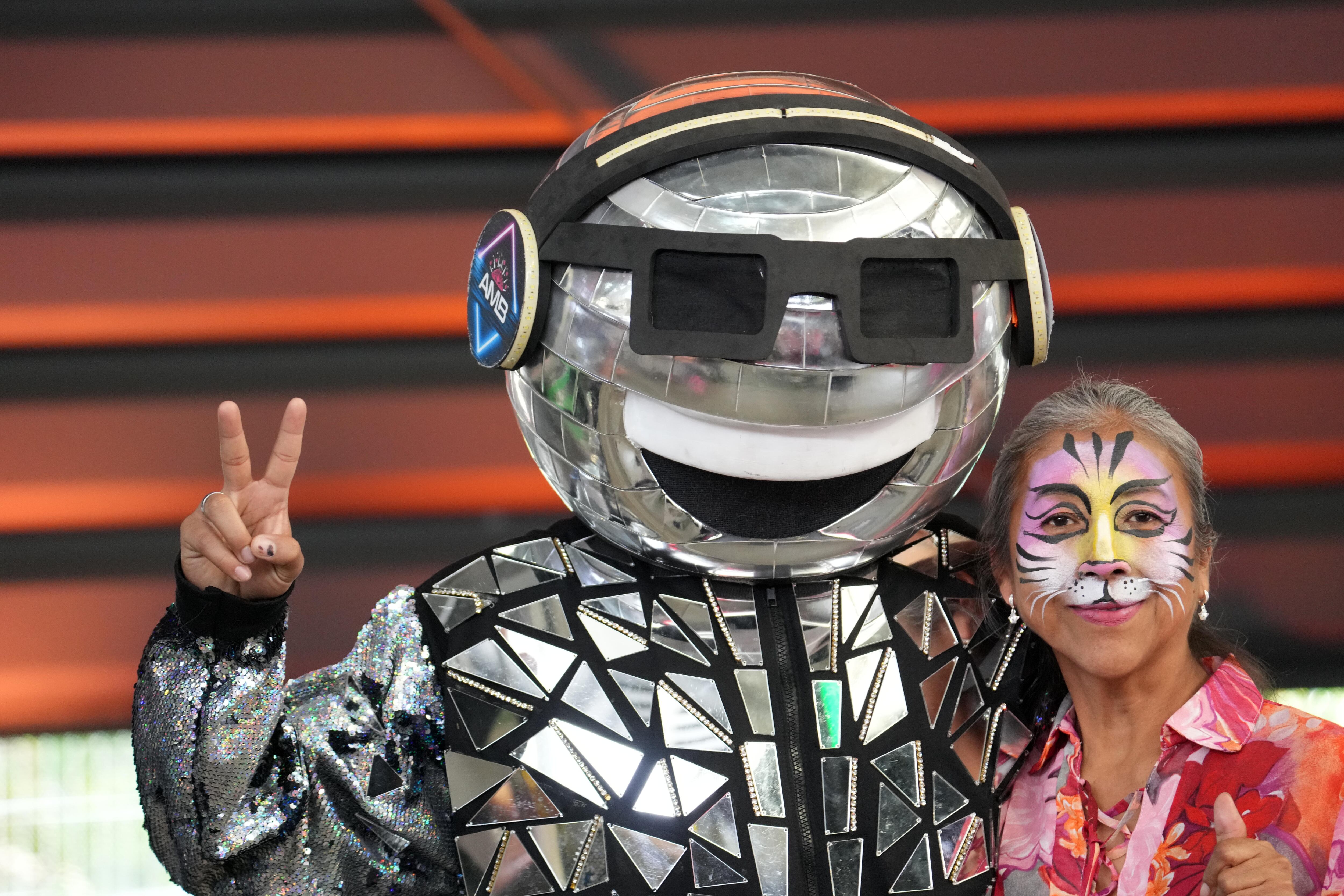 Cientos de adultos mayores disfrutaron de esta fiesta - Foto: Ocesa