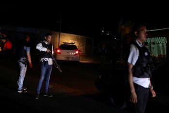 Miembros de las FAES en