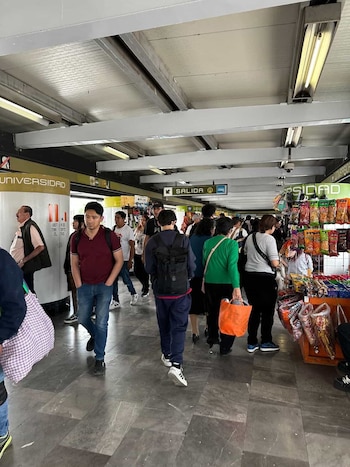 Las ventas de los comerciantes locales habrían caído hasta un 50% desde el inicio de las obras de remodelación. (Foto: Raúl A. González/Infobae México)