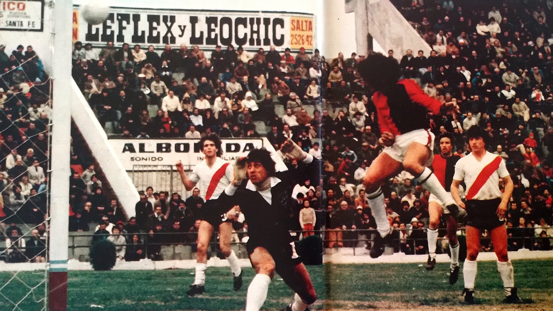 El primer gol de su carrera el 14 de septiembre de 1980. Fue ante River, como antesala de lo que sería una costumbre en su carrera