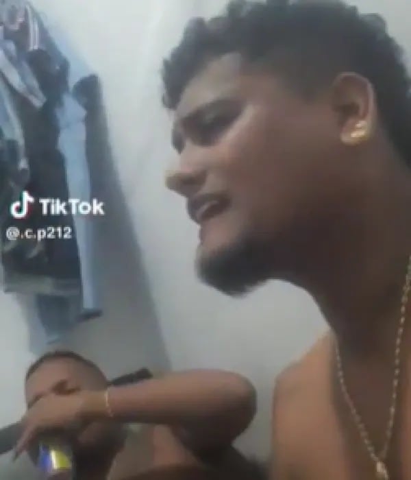Denuncias sobre torniquetes, cobros a reclusos y sanciones internas en el pabellón B apuntan a una logística que financiaría licor y drogas - crédito Tiktok
