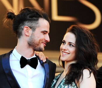 Tom Sturridge y Kristen Stewart (Foto de Joseph Kerlakian/ Shutterstock)