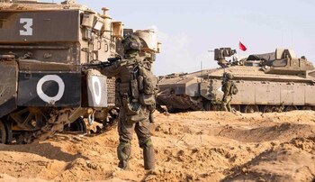 Soldados y vehículos militares israelíes