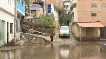 Buzones rotos y sin plan de emergencia: la Contraloría detalla las fallas de Sedapal detrás de la inundación en Villa El Salvador