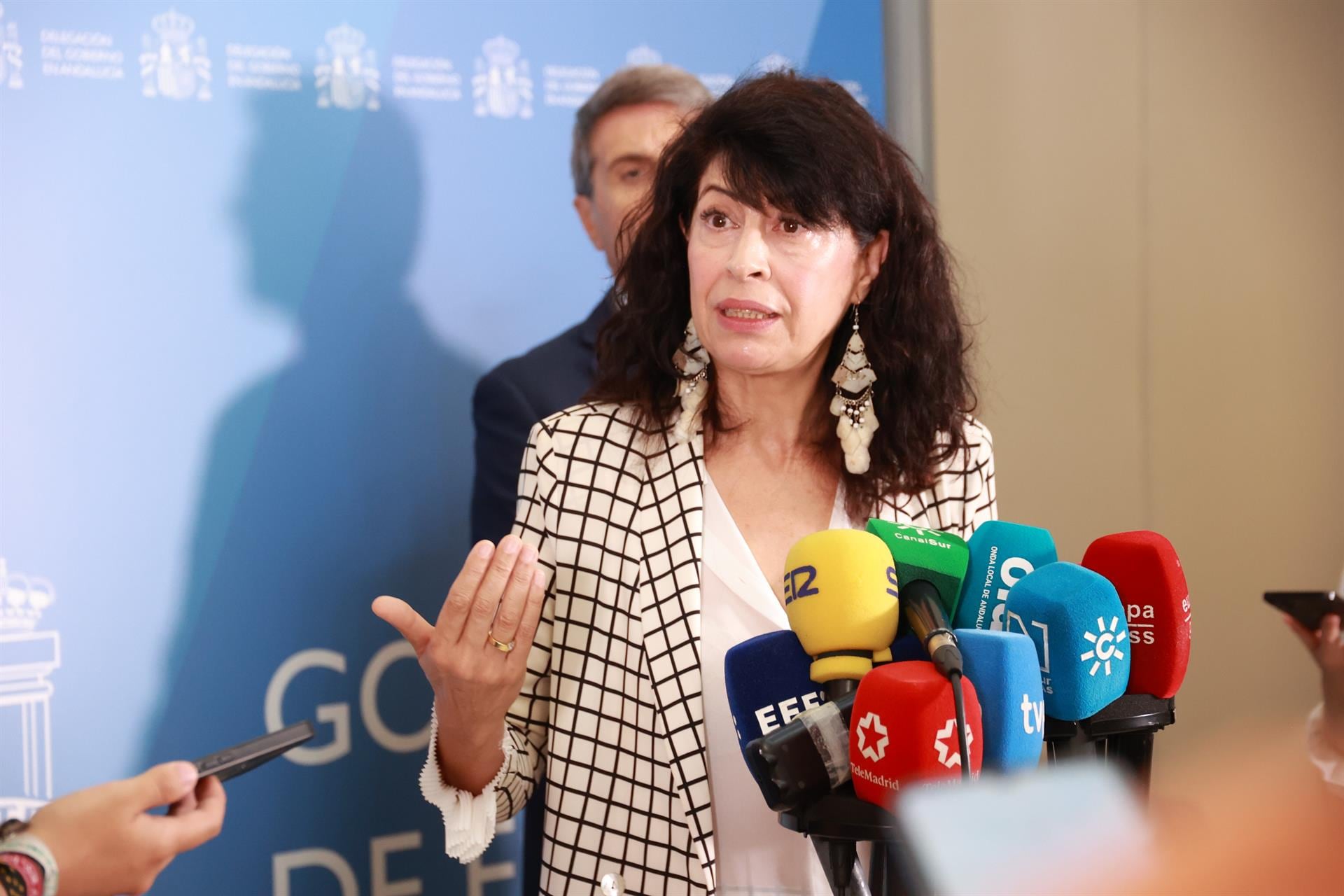 Redondo pide explicaciones a Vox sobre su postura ante el cine LGTBI y feminista: "¿Pasaría 'La bola negra' su censura?"