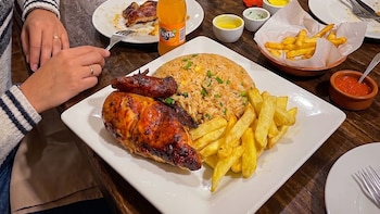 Chifas vs. pollerías en Perú: ¿Cuál vende más y cuál tiene más restaurantes?