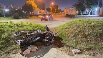 Un adolescente sin licencia ni seguro atropelló, arrastró y mató a un motociclista en Mar del Plata