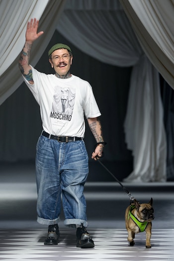 Uno de los invitados destacados es el creativo Adrián Appiolaza, director artístico de Moschino, cuya presencia simboliza el valor internacional del evento / REUTERS/Claudia Greco