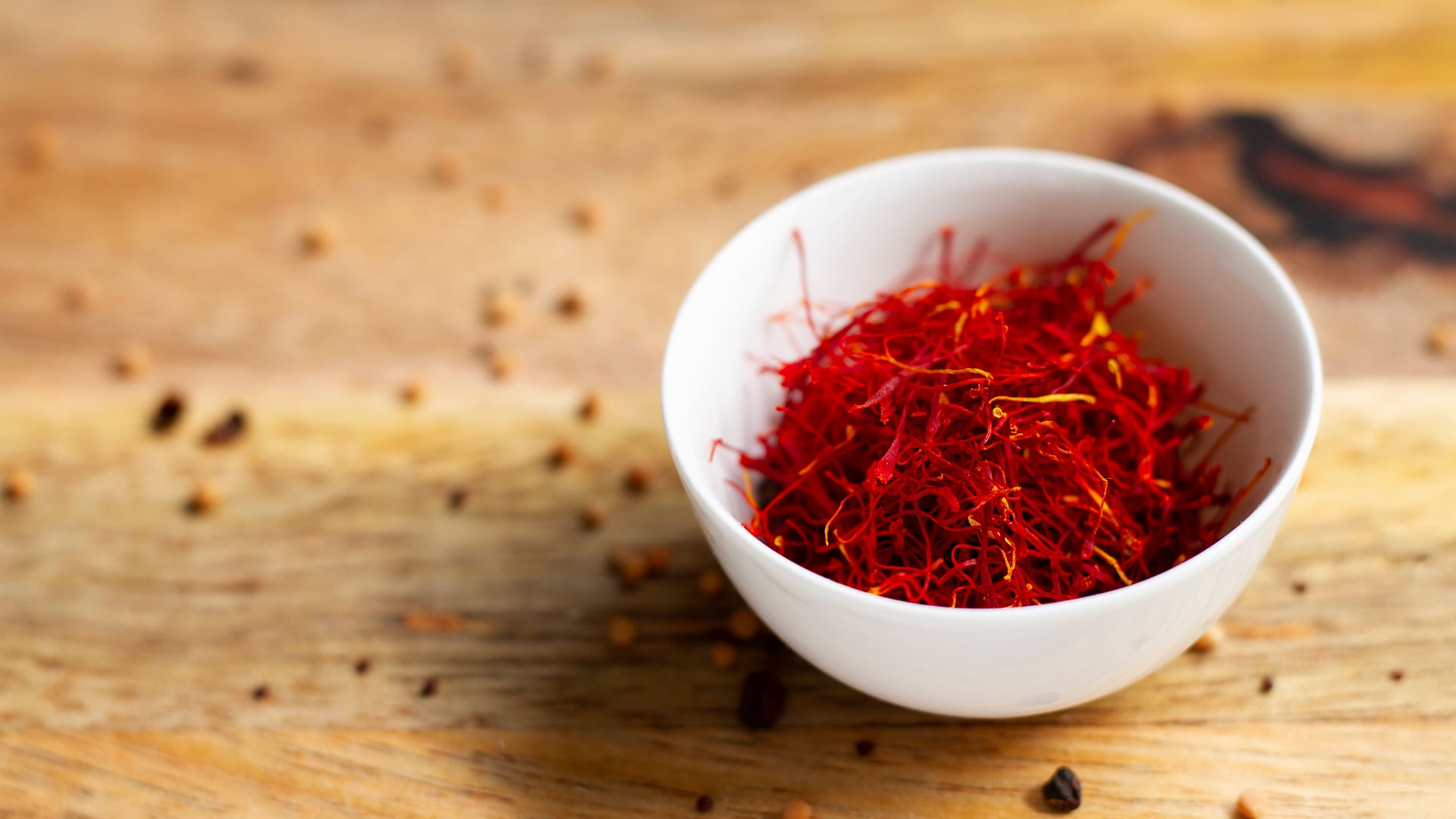 Estudios sugieren que el azafrán posee potencial anticancerígeno gracias a compuestos activos como la crocina y la crocetina (Freepik)