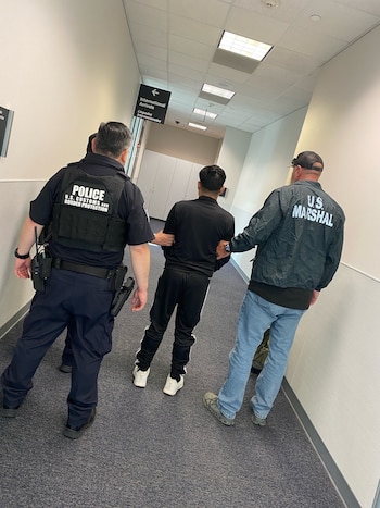 La Fiscalía del condado de Harris confirmó la extradición desde El Salvador de Caleb D., acusado en Houston de agresión sexual agravada contra un menor de 14 años. (Cortesía: Fiscal de distrito del condado de Harris)