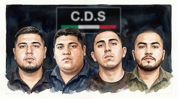 Acuarela de cuatro hombres jóvenes, tez clara, cabello negro corto, barba y bigote. Fondo oscuro con logo rectangular borroso 'C.D.S' y franja tricolor.