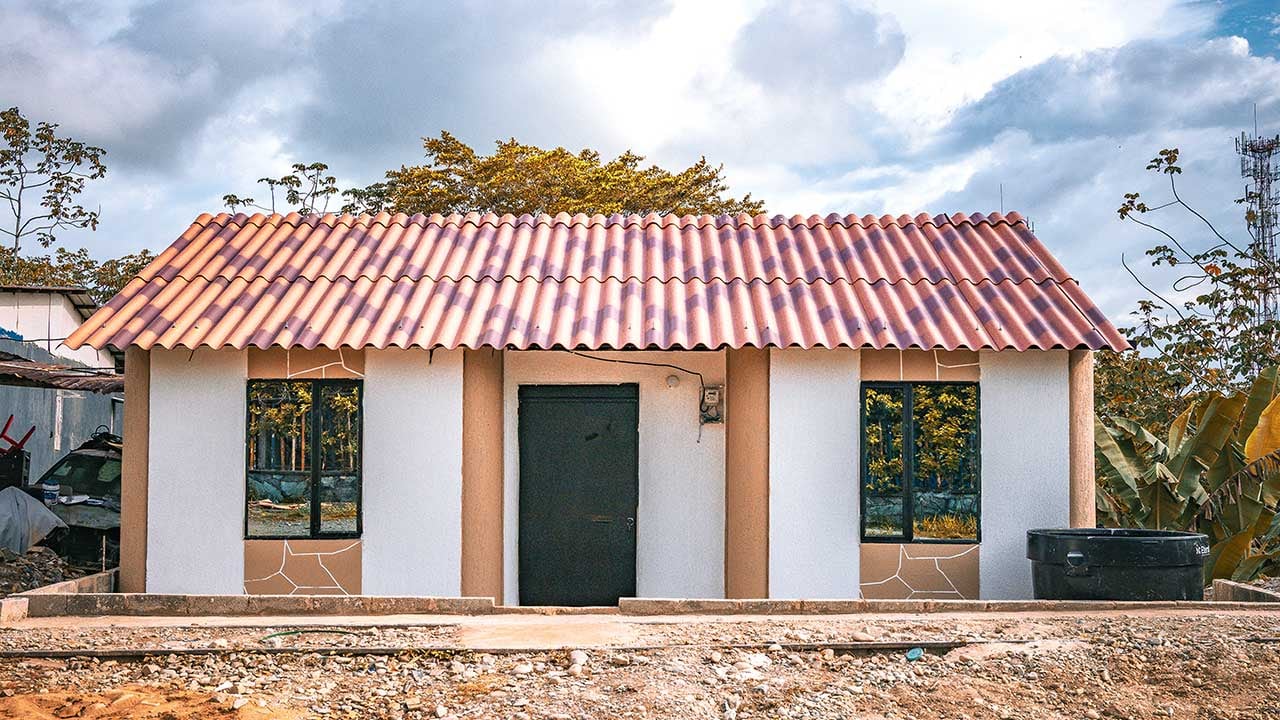 La familia Asprilla fue la primera beneficiaria del plan de reconstrucción habitacional anunciado para Chocó -crédito Joel González/ Presidencia