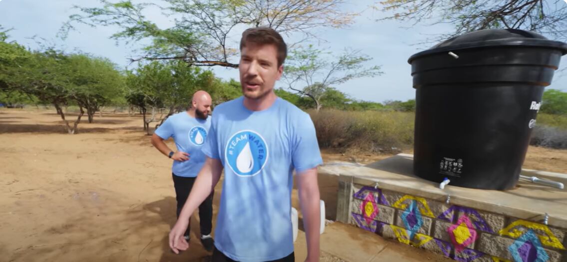 La iniciativa Team Water busca recaudar 40 millones de dólares para proveer agua potable a dos millones de personas vulnerables - crédito MrBeast/YouTube