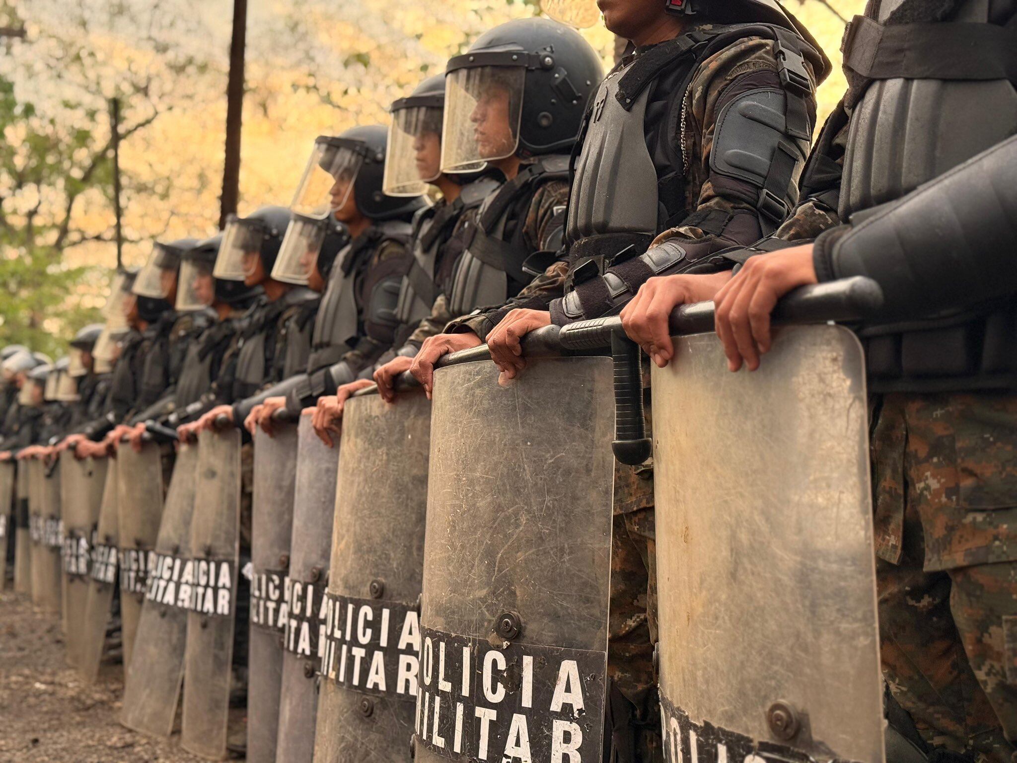 El operativo en el Centro de Detención de Máxima Seguridad Renovación I refuerza los protocolos de seguridad tras el estado de Prevención en Guatemala. (Foto: Ejército de Guatemala)