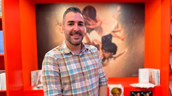 Antonio Lorente deslumbra en la Feria del Libro con clásicos y relatos inéditos