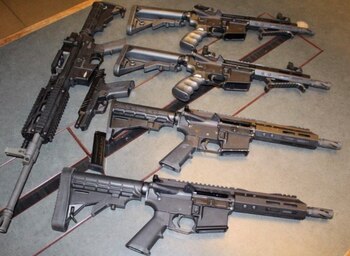 Varias armas que estarían destinadas