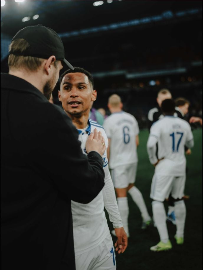FC Copenhague reaccionó en los minutos finales y dio vuelta un partido que parecía perdido, mostrando carácter en el momento justo para sostener su liderazgo en la tabla. (Facebook / FC Kobenhavn)