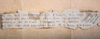El colombiano escribió una nota a un custodio pidiendo poder llamar a su madre - crédito Patrulla de Caminos del Estado de Missouri (Missouri State Highway Patrol)