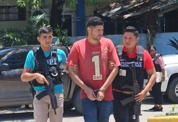 Un juez de letras de San Pedro Sula dictó detención judicial contra Daniel Antonio Meraz Cáceres por el femicidio agravado de la enfermera Elvia Mercedes López Gómez.