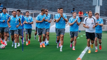 El cuerpo técnico de Chequia centra las sesiones en la adaptación al ritmo del Tri, con la mira puesta en el Estadio Azteca para el duelo que dará cierre al Grupo A de la Copa del Mundo. (X: Czech Republic)