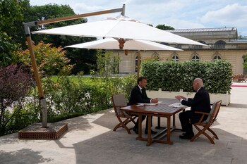 Macron conversó con Biden este