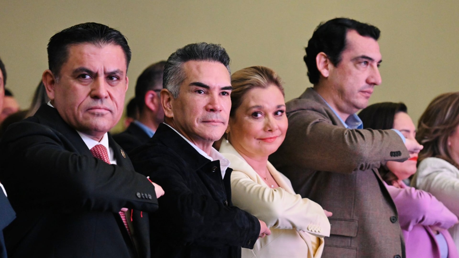 Alito Moreno aparece junto a Maru Campos en Chihuahua durante evento de diputado priísta: “En el PRI tenemos gente capaz”