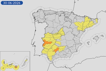 Mapa de alertas por temperaturas elevadas y mala mar en España para este martes, 30 de junio de 2026. (Aemet)