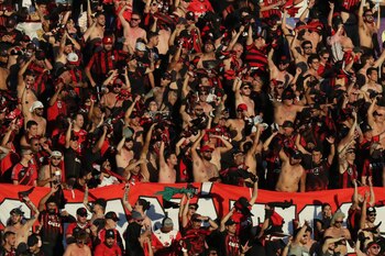 AMDEP3784. MONTEVIDEO (URUGUAY), 20/11/2021.- Hinchas