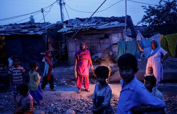 Una población junto a la