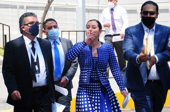 CIUDAD DE MÉXICO, 14MARZO2022.- Sandra Cuevas, alcaldesa de Cuauhtémoc, asistió a los juzgados de la Ciudad de México ubicados en el Reclusorio Norte para cumplir con su audiencia tras las acusaciones de elementos de la policía capitalina de privarlos de su libertad. FOTO: DANIEL AUGUSTO /CUARTOSCURO.COM